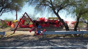 autel rouge consacré à la difunta correa sur les routes d'Argentine