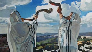 Deux juifs sous leurs draps soufflent dans des cornes pour Yom Kippour