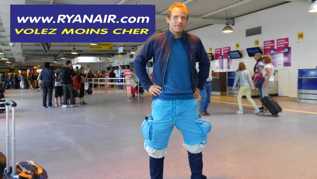 avis sur Ryanair Nabolo en voyageur ryanair bourré de vêtements pour passer les restrictions de bagages ryanair enculés