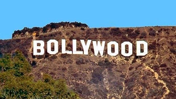 colline hollywood transformée en bollywood