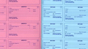 Carnet de liaison rose et bleu pour les absences et les retards