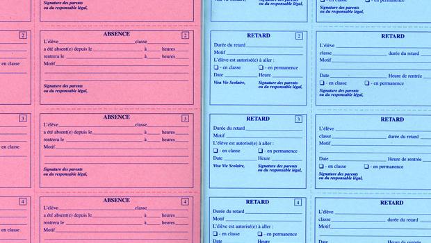 Carnet de liaison rose et bleu pour les absences et les retards