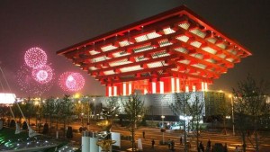 exposition universelle de shanghai en 2010 gros totem rouge pavillon