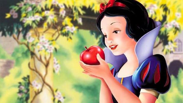 Blanche Neige Disney et la pomme empoisonnée