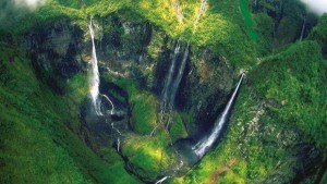La bouche du diable vallée verdoyantes pleine de cascades île de la Réunion