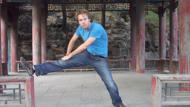 Nabolo en plein échauffement de kung-fu en Chine
