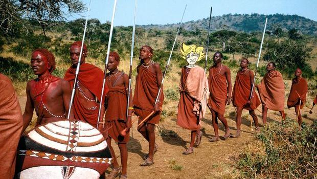 Guerriers massaïs sur le sentier de la guerre avec Nabolo au kenya