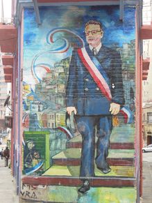 peinture murale de salvador allende dans une rue de Valparaiso Chili