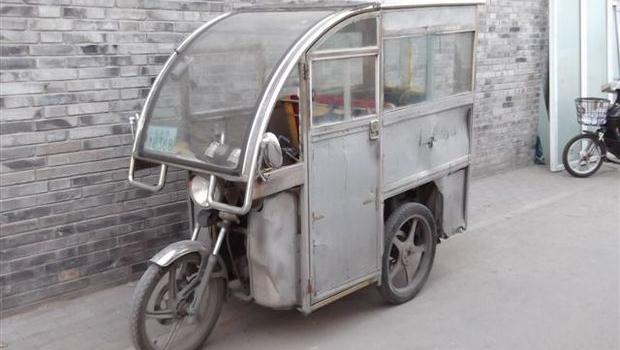rickshaw chinois gris avec protection de verre ou de plastique