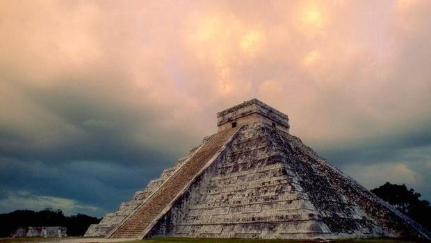 chitchen itza dans le soir couchant